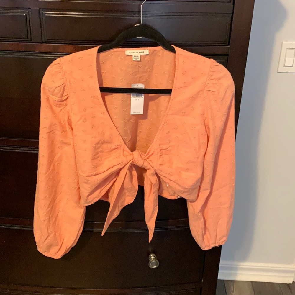 Cropped tie top.